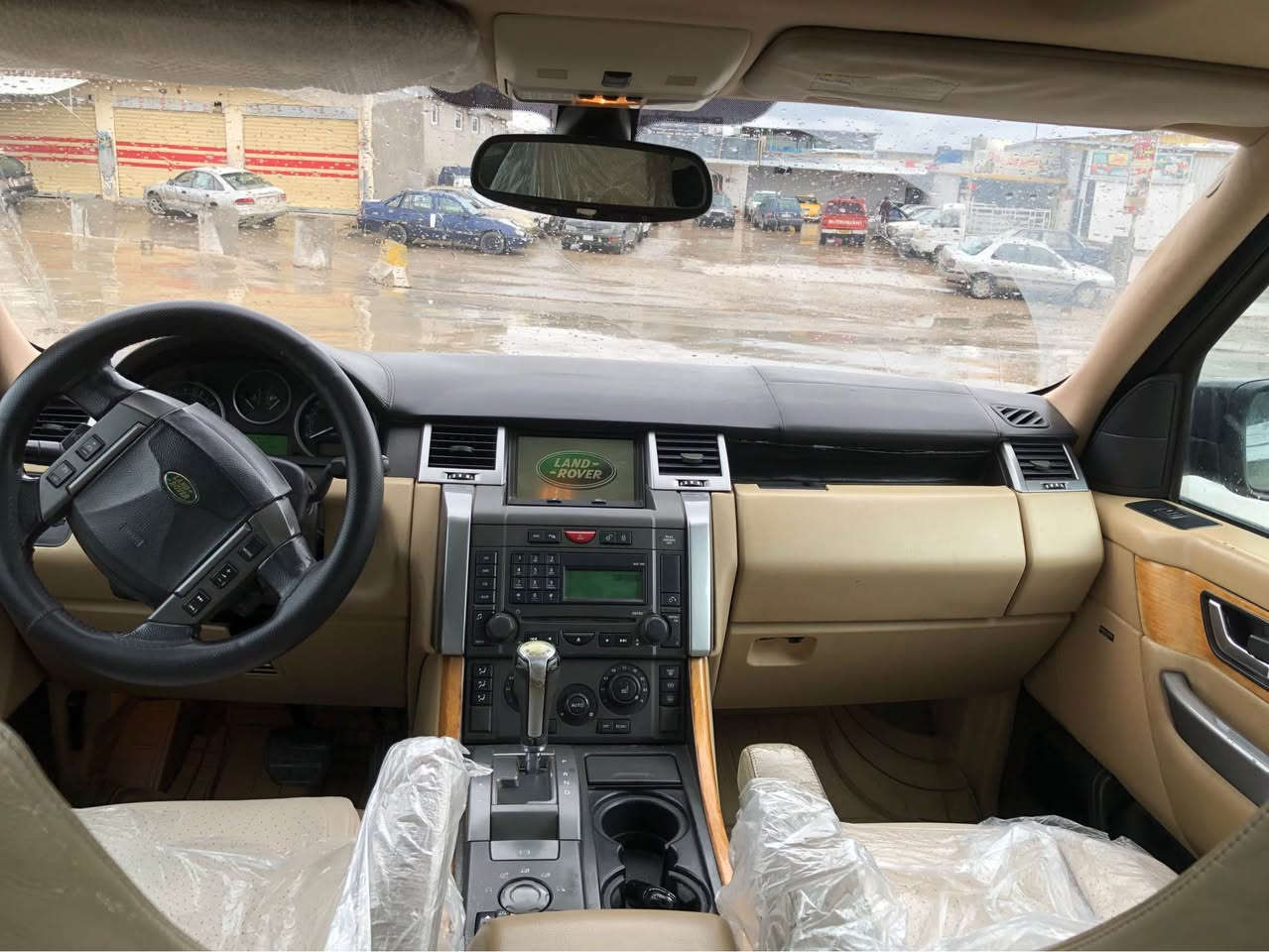 ڕەینج ڕۆڤەر سپۆرت، مۆدێلی نێوان [٢٠٠٩]، سەیارەیەکی خاوێن تایبەتمەندییەکان ].
• ڕەنگ: ڕەش .
• کوشنی جەلدەتەحەکم سوکان، .
• گێر و مەکینە: بە شەرت، بێ کێشە و بێ مەسروف.
• تەقە و ڕەقە: نییە، سەیارەیەکی توندوتۆڵە.
• ویل و تایەی لۆک .سعر ٦٨ مەجال*********** شربازهير, السليمانية
