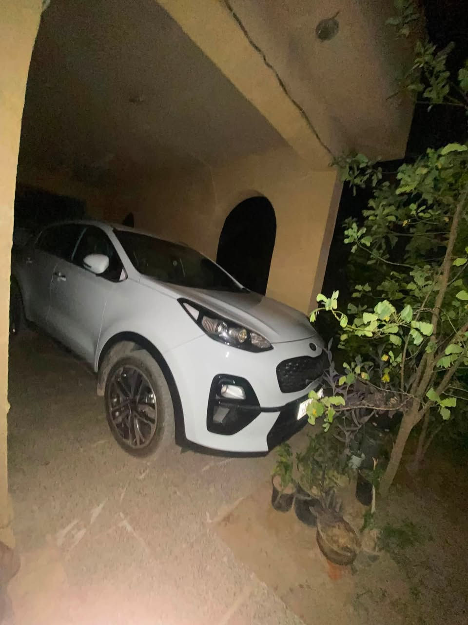 سلام عليكم سبورتج موديل ٢٠٢٠ مكفوله كفاله عامه سياره جديده محرك 2000 دوش مري شفط    السعر  190 وبيه مجال  متواجد واتساب.  ‭***********‬
