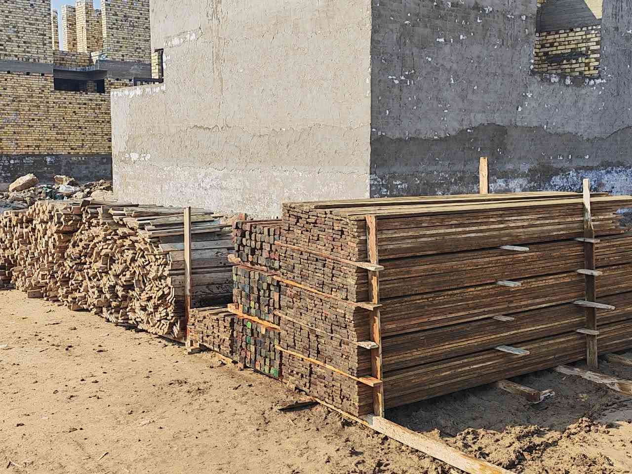 قالب روسي للبيع  يدك 300 متر العدد 14 او 15 مكعب  تقريبا  مكان حله استفسار ***********
