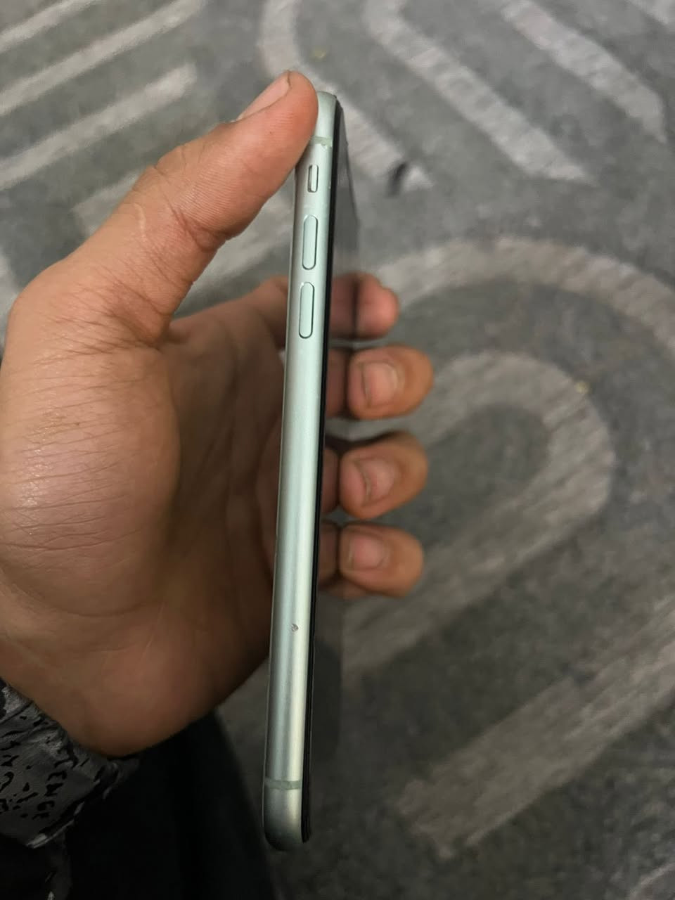 ١١ عادي ضاكره ١٢٨مبدل شاشه اصليه فيس ايدي شغال وضهر مكسور ملحقات كارتون بس تليفون نضيف مثل مشوف سعره ٢٣٠ مو شراي لا يكسر بسعره ***********
