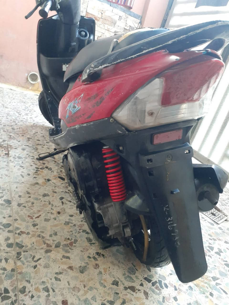 ماكس عدله ١٢٠
دراجه حلوه كهربائيات شغاله 

دراجه نكره بكل ومن 

مكينه خير من الله 

بيها نواقص بسيطه

ب٤٥٠ وليها مجال قليل 

مكاني بالشعب السريدات
***********
