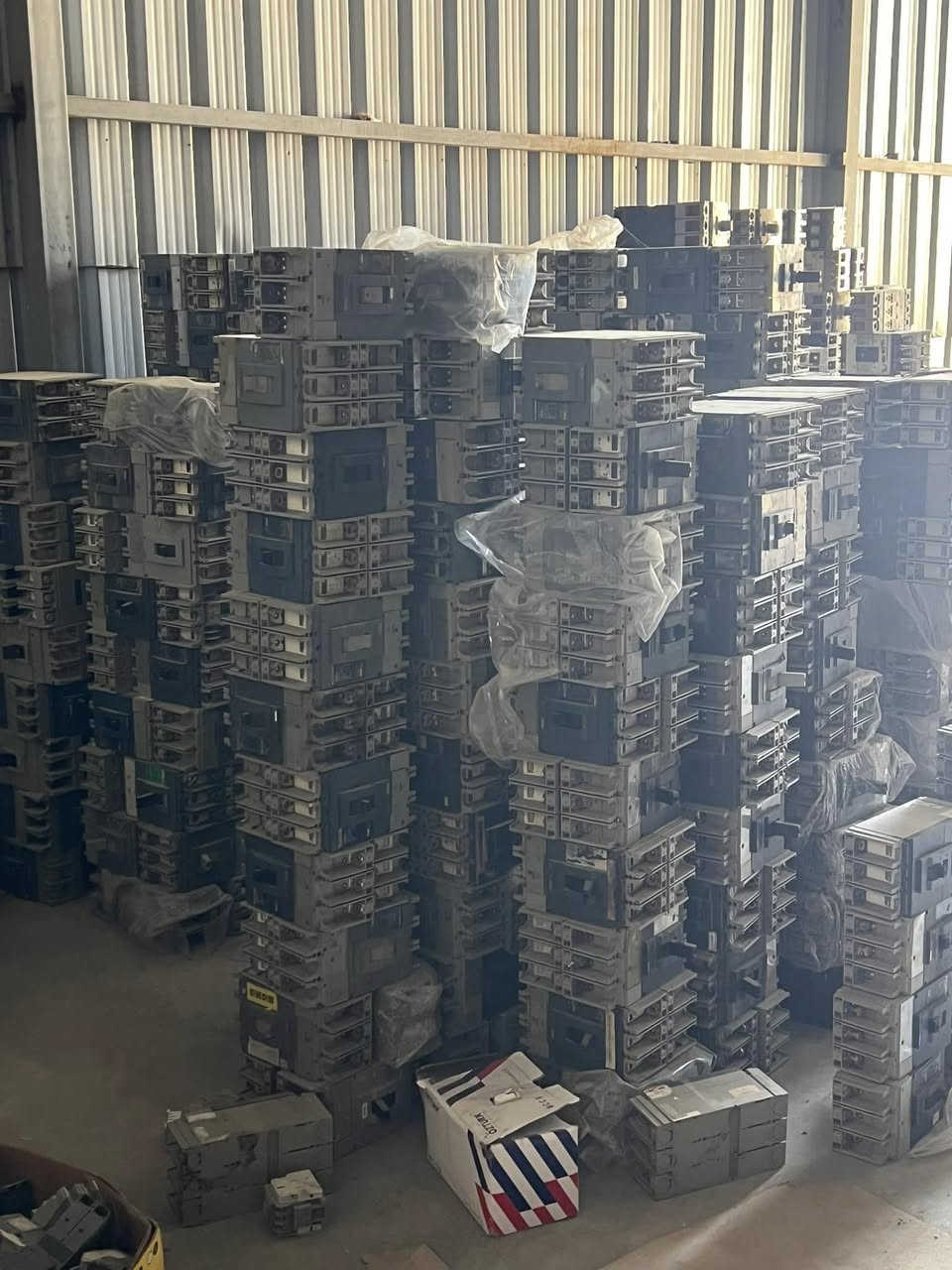 السلام عليكم وصول وجبه جديده من القواطع البالة آصلي 👉
قاطع ثنائي ١٠٠ امبير كوري وياباني حجم صغير 👈 ٧ الاف 
قاطع ثنائي ١٠٠ أمبير كوري وياباني حجم كبير 👈١٠ الاف 
قاطع ثلاثي ١٠٠ أمبير كوري وياباني حجم صغير 👈 ١٠ الاف 
قاطع ثلاثي ١٠٠ أمبير كوري وياباني حجم كبير 👈 ١٤ الاف 
قاطع رباعي ١٠٠ أمبير كوري وياباني حجم صغير 👈 ١٢ الاف 
قاطع رباعي ١٠٠ أمبير كوري وياباني حجم كبير 👈٢٠ الاف 
قاطع ثلاثي ١٢٥ أمبير كوري وياباني 👈 ١٨ الاف 
قاطع رباعي ١٢٥ أمبير كوري وياباني 👈 ٢٥ الاف 
قاطع ثلاثي من ١٥٠ أمبير إلى ٢٥٠ أمبير كوري وياباني 👈٢٥ الاف 
قاطع رباعي من ١٥٠ أمبير إلى ٢٥٠ أمبير كوري وياباني 👈٣٥ الف
قاطع ثلاثي ٤٠٠ أمبير كوري وياباني 👈 ٦٥ الاف 
قاطع رباعي ٤٠٠ أمبير كوري وياباني 👈٨٠ الاف 
قاطع ثلاثي ٦٠٠ أمبير كوري وياباني 👈 ٩٠ الاف 
قاطع رباعي ٦٠٠ أمبير كوري وياباني 👈١٣٠ الاف 
قاطع ثلاثي ٨٠٠ أمبير كوري وياباني 👈١٠٠ الاف 
قاطع رباعي ٨٠٠ أمبير كوري وياباني 👈١٤٠ الاف 
توجد لدينا خدمه توصيل الجميع المحافظات ***********
