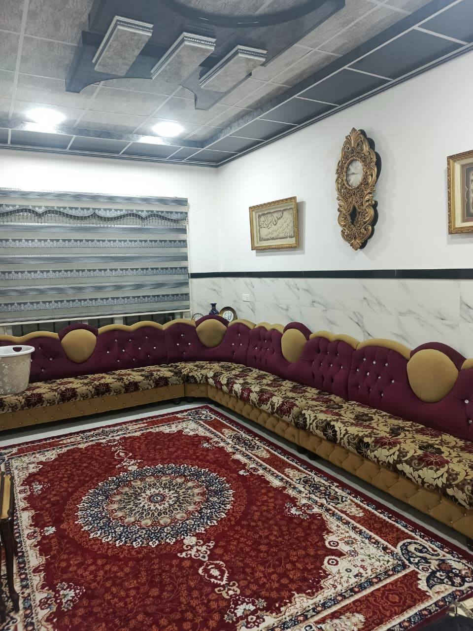 البيت للبيع وانا صاحب البيت سند طابو ملك صرف الموقع حي السماح الاركان بالمربع الذهبي سايدين الاركان الفرع المقابل صيدلية عزة الأنفال مساحة البيت 150 متر بناء 2024 طابقين الطابق الارضي مطبخ مجهز بكاونتر كرانيت تفصال مع طباخ بلازما  مع منضومة مياه وسستم كامرات مع شاشة للكاميرات وبردات سلايت لكل البيت للطابقين.مع  كيزرات عدد ٢ مفصولين للطابقين       الاغراض المذكورة مع البيت كلها  وغرفتين وهول واستقبال وصحيات مفصولة ومناور ثنين الطابق الثاني غرفتين وهول وصحيات مفصولة وسطح ناصي وعالي وتانكيات حجم الكبير 4 الواجهة سيراميك ومرمر تواصل  *********** ***********
