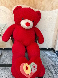 للبيع دبدوب احمر حجم كبير نضيف جدا جدا جدا السعر75وبيه مجال 0771824915...