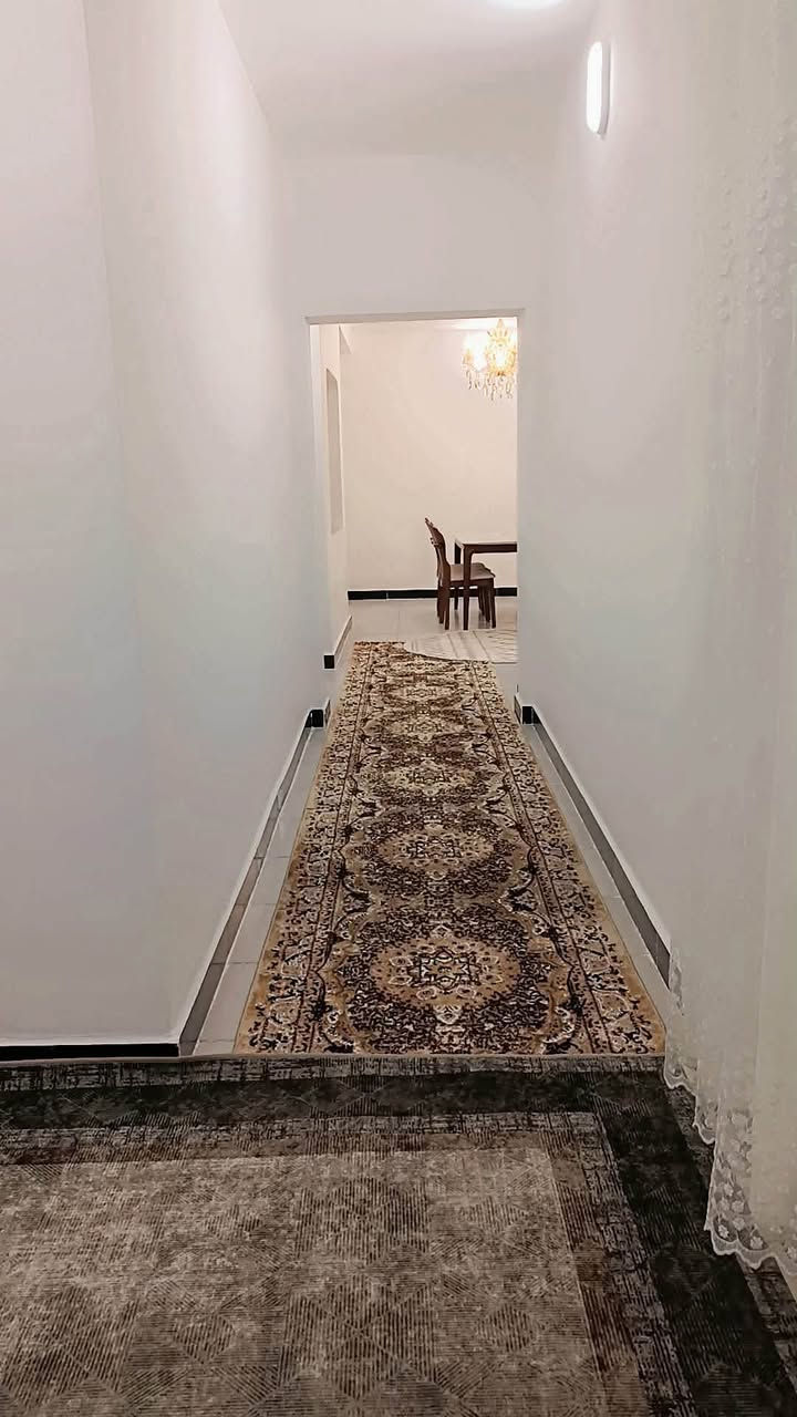 السلام عليكم
شقه ارضي غرفتين حجم B  فئة مواطنين   الشقه جديده وترميم كامل  جديده بمعنى الكلمه مع الاثاث 

الاثاث غير مستخدمه  

تبديل سيرامييك حمام وتواليت ومطبخ  

كاونتر تركي كرانيت طبعي 

سبالت عدد 3 

غساله سامسونك اوتماتيك 

تخم تركي 

بلاازمات  حجم 43 

كامرات فول 

رفوف بالمغزن 

جهاز ماء ارو 

كنتور خشب 3 بيبان 

مفروشات 

تخم مراوح 

طباخ تركي منضدي 

مجمده مع ثلاجه 

ميز طعام تركي مرمر 6 كراسي  

القصد الشهري 139     السعر 38  الاستفسار على الرقم اومراجعت المكتب***********
