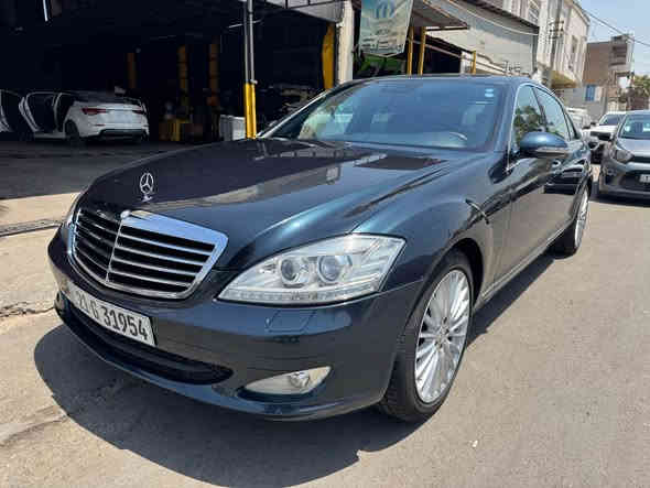 السلام عليكم 
مارسدس s350 2007 w221 
لون مميز
السيارة مكفولة ماعدا جاملغ اليمين مصبوغ 
مكينة وكير وحدادية كلها مكفولة السيارة جاهزة بدون اي نقص

السعر 188$ ورقة وبيهه مجال بسيط

فول مواصفات 

لون غرفة رصاصي + اسود
مري شفط
جنطة شفط
 فتحه سقف
شاشه + ماوس 
ستيرن كهرباء + تحكم ستيرن جهتين
تبريد منفصل + قطعتين تبريد 
اربع كشنات كهرباء
تدفئه كشنات امامي
تدفئة + تبريد كشنات خلفية
خزن ميموري 
وضعيات قياده E-S-M
اشاير مري 
كروس سرعه 
جام بلورايز بلادي
بلوتوث 
حساسات امامي خلفي
ويل كب حجم 19 مع طخم تاير جديد
كامرة خلفية
وباقي المواصفات معروفة
ماشية 245 الف كيلو 

السيارة رقم سليمانية بأسمي تحويل ثاني يوم
السعر 188$ ورقة وبيهه مجال بسيط
الرقم *********** بغداد
