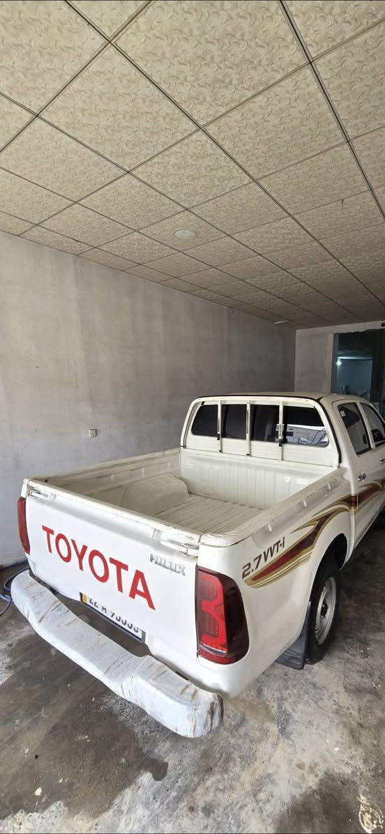 Toyota hilux
تویتە مەرزیە ٢٠١١ فەلاحی سەیارەکە زۆر پاک مایتەوە  ٣ جێ سارد هەیە لای بەگلاید کەمێک سبوخە پێشی کەپس نوقتەی نیە لەسەر دەقی بلادی
رەقەم سەنەوی تا ٢٠٣٠ نوێیە هەزەی نوێە بە ناوی   خۆمە گێڕو مەکینەی بەشەرت تەقەو رەقەی نیە نرخی 163 ورقە محامەلە 
شوێن هەولێر  رەقەم مۆبایل ***********
