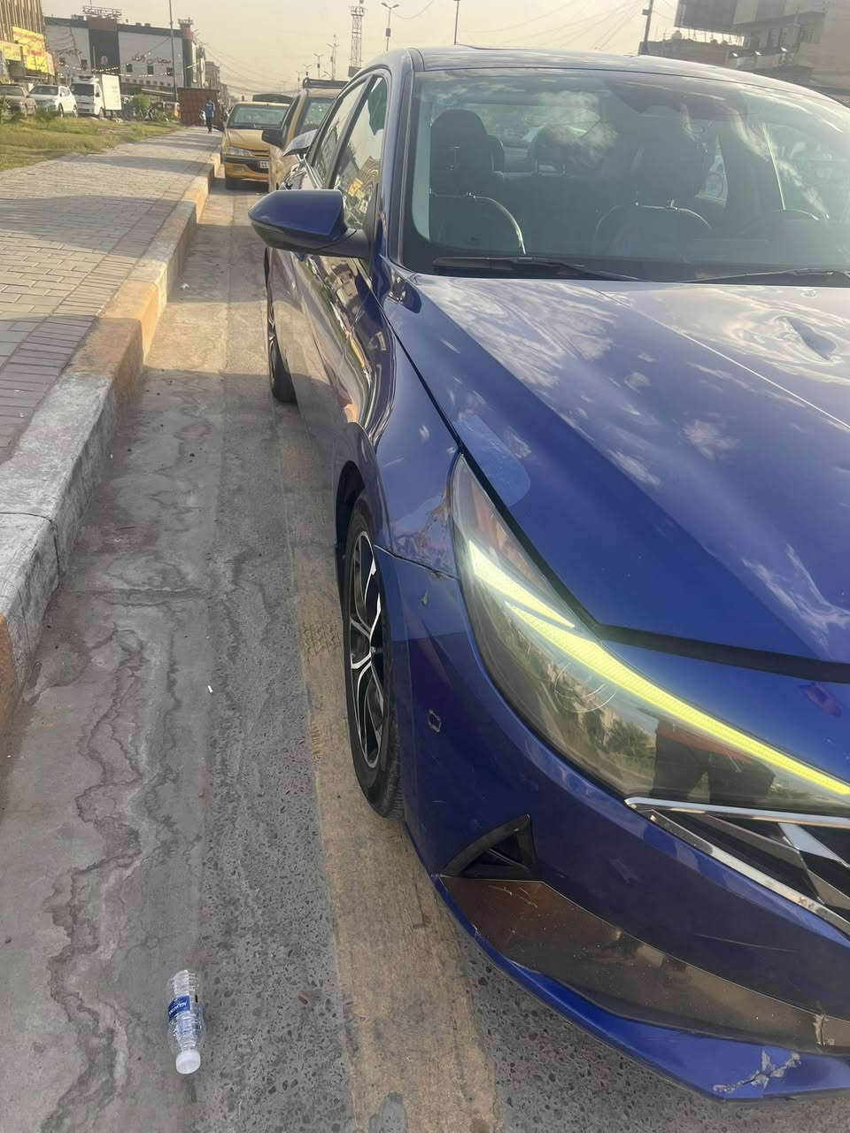 النترا 2022 لمتد فول 
وارد امريكي ماشيه 143 الف كيلو السعر 135 $ بيه مجال جدا بسيط عليه غرامه 7 اوراق مو من ظمن  السعر 
كير cvt تفويله تمشي 650 كيلو مرات اكثر 
رادار امامي رادار نقطه عمياء 
حساس دعاميه 
تدفئه كشن سايق و الصدر 
كشن سايق كهرباء 
مابيه صبغ او تبديل او يرباك 
مكان الشعب 
***********

