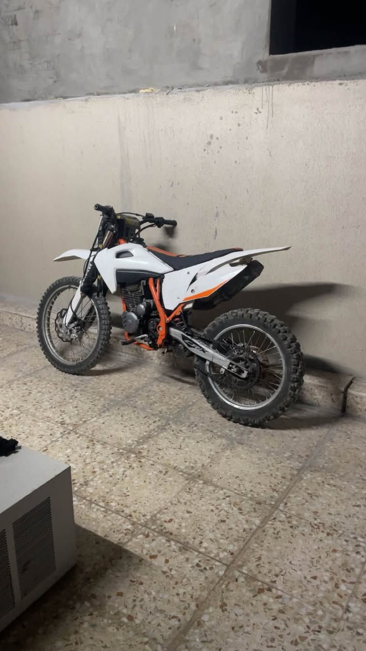سلام عليكم
Crx 2025 300cc
بل واقع هواي احلى دراجه جديده شلعه ومعدل ومكينه وكير كفاله او وياهه كفرات كامله موشم 
سعر 900 الف وماكو هيج سعر ونضافه بل سوك 
مكاني البياع ول عامريه ***********
