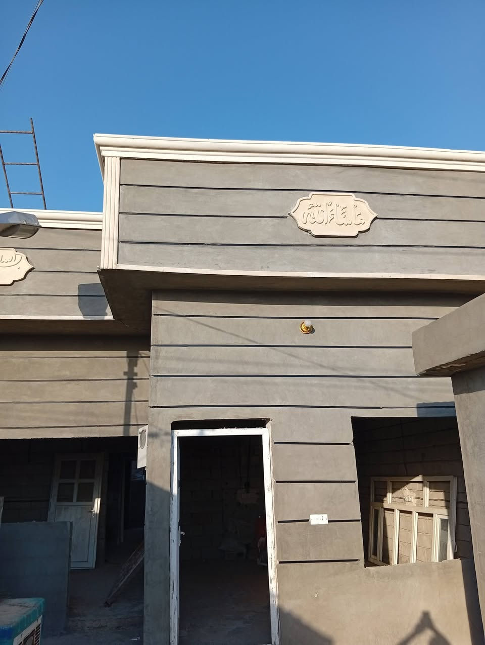 بيت للبيع مساحه 190 متر غرفتين نوم استقبال هول حمام 2 مطبخ + مطبخ حراري الاستفسار الاتصال بالرقم *********** المنطقه خلف المعارض
