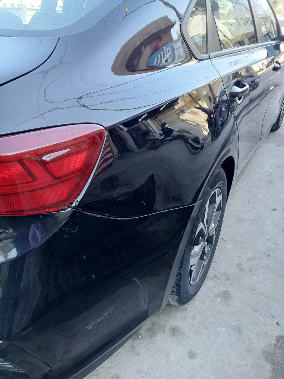 السلام عليكم
فورتي للبيع مديل ٢٠١٩ كيرمحرك مكفول كير ايتي حادثها موضوح بصور وبيها بارد بجاملغ الخلفي بدون ايرباك السيارة رقم اربيل بسمي 
مواصفات السياره 
شاشة
كامره دواره 
رادار قياده اليه 
تنبيه مغادره عن المسار 
ثلاث انضمة قياده (ايكو :سبورت :سمارت)
تحكم ستيرن جهتين 
 ماشيه 43قابل للزيادة
لتواصل ‭٠٧٧٣ ١٧٦ ٩٣٦٥‬
مكان السيارة بغداد الحريه الدولعي 
السعر ١٢٥ وبيها مجال 
شباب اني مكلف بل نشر الشراي يخابر
