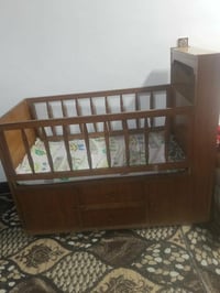 تخت اطفال • خشب زان • ثقيل