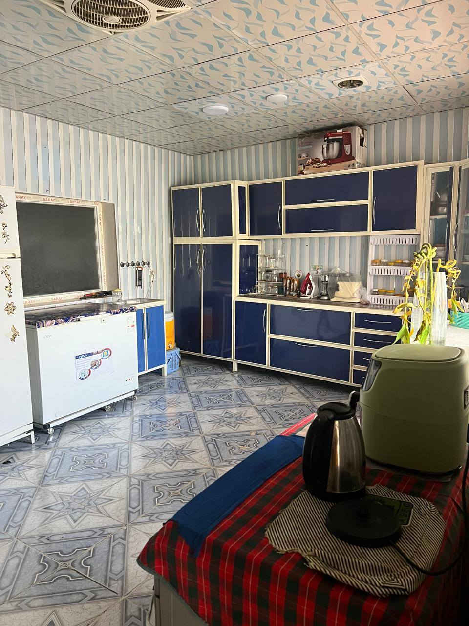 بيت طابو بأسم شخص واحد ٢٠٠ متر طابقين
الطابق الاول
٢ غرفه نوم
استقبال
هول
مطبخ حار وبارد
صحيات
طابق الثاني
٣غرف نوم
هول
مطبخ
+٢ صحيات

ملحقات محل خارج الدار

السعر ١٤٠ مليون وبي مجال
عنوان حريه خلف الملعب موقع مميز قريب على السوگ وعلى شارع العام الاستفسار مراجعة مكتب الصالح للعقار كركوك حي النصر شارع الوسط
***********
***********
