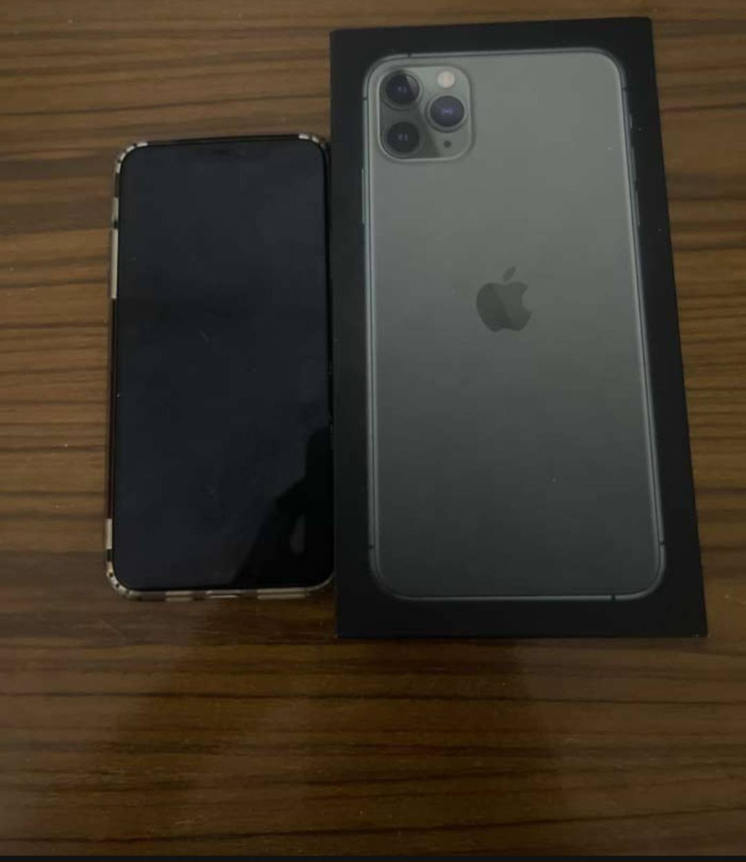 ​📱 للبيع: iPhone 11 Pro Max (نظيف جداً)
المواصفات والحالة:
​الذاكرة (المساحة): 256 جيجابايت.
​صحة البطارية: 75% (تؤدي الغرض وكالة).
​النظافة العامة: الجهاز نظيف جداً وبحالة ممتازة من كافة النواحي (الأداء، الكاميرات، والشبكة).
​الملاحظة الوحيدة: يوجد شخط (خدش) بسيط جداً في الشاشة خارجي، لا يؤثر تماماً على اللمس أو الاستخدام اليومي، وغير ملحوظ أثناء تشغيل الشاشة.
​الفحص: الجهاز جاهز ومفتوح للفحص قبل الشراء.
سعر 300
​💡 للتواصل والاستفسار:
​الرجاء إرسال رسالة خاصة أو الاتصال على الرقم: [***********]
مكاني البصرة التنومة قرب الجسر الايطالي

