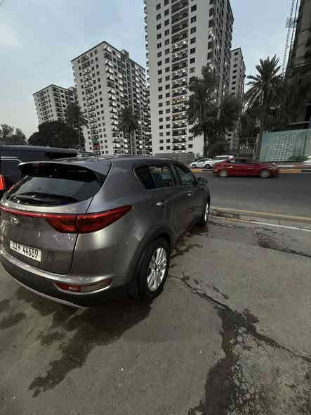 كيه سبورتج للبيع موديل 19 وارد أمريكي ضررها باب خلفي فقط بغداد بأسمي تحويل ثاني يوم سعرها 175 وبيها مجالل سياره نضيف وجديده مكان السياره بغداد رقم الهاتف ***********
