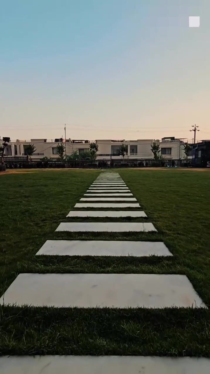 کوردی (Kurdish)
شوقە بۆ کرێ لە پڕۆژەی ڕەسەن تاوێرز 🏢
دەرفەتێکی ناوازە بۆ نیشتەجێبوون لە یەکێک لە پڕۆژە هەرە مۆدێرنەکانی هەولێر! شوقەی جۆراوجۆر بە گونجاوترین نرخ و باشترین خزمەتگوزاری.
📍 ناونیشان: هەولێر، سەر شەقامی ١٥٠ مەتری، ڕەسەن تاوێرز.
📈 جۆری شوقەکان و نرخەکان:
١+١: $٢٥٠
١+٢: $٣٥٠
١+٣: $٤٠٠
✨ تایبەتمەندی و خزمەتگوزارییەکان:
📶 هێڵی ئینتەرنێتی وایفای (Wi-Fi).
❄️ سپلیتی ئینڤێرتەر (کەم مەسرەف).
🔥 سیستەمی غازی مەرکەزی.
🧯 سیستەمی دژە ئاگرکەوتنەوە (حەریق).
🍳 کەوەنتەری تێدایە.
🪟 پەنجەرەی دەبڵ جام (دژە دەنگ و گەرما).
👨‍👩‍👧‍👦 تەنیا بۆ عائیلە (خێزانی).
🇸🇦 عەرەبی (Arabic)
شقق للإيجار في مجمع رسن تاورز 🏢
فرصة مميزة للسكن في أحد أجمل مجمعات أربيل الحديثة! شقق بمساحات مختلفة وبأنسب الأسعار.
📍 الموقع: أربيل، على شارع ١٥٠ متري، رسن تاورز.
📈 الأنواع والأسعار:
١+١: $٢٥٠
١+٢: $٣٥٠
١+٣: $٤٠٠
✨ الميزات والخدمات:
📶 خدمة إنترنت (Wi-Fi).
❄️ سبلت إنفيرتر (اقتصادي).
🔥 منظومة غاز مركزي.
🧯 منظومة إطفاء الحرائق الذكية.
🍳 كاونتر مطبخ جاهز.
🪟 زجاج مزدوج (دبل جام) عازل للصوت والحرارة.
👨‍👩‍👧‍👦 المجمع مخصص للعوائل فقط.
🇬🇧 ئینگلیزی (English)
Apartments for Rent in Rasan Towers 🏢
A premium living experience in one of Erbil’s most modern residential complexes! Beautiful apartments available at competitive prices.
📍 Location: Erbil, 150m Street, Rasan Towers.
📈 Types & Prices:
1+1: $250
1+2: $350
1+3: $400
✨ Amenities & Features:
📶 High-speed Wi-Fi.
❄️ Inverter Split ACs (Energy Saving).
🔥 Central Gas System.
🧯 Modern Fire Safety System.
🍳 Fitted Kitchen Cabinets.
🪟 Double-glazed Windows (Sound & Heat Proof).
👨‍👩‍👧‍👦 Family-only community.
📞 بۆ پەیوەندی و زانیاری زیاتر / للتواصل والاستفسار:
ناونیشانی کۆمپانیا: ڕەسەن تاوێرز - کۆمپانیای سکن عقارات (Sakan Real Estate).
بەرپرسێ فرۆشتن: زەکەریا ابراهیم کریم.
رقم الهاتف / تەلەفۆن: 📱 *********** (واتسئـاب چالاكە)
🏷️ 
#هەولێر #erbil #اربيل #عقارات_اربيل #شوقە #شقق_للايجار #RasanTowers #ڕەسەن_تاوێرز #١٥٠مەتری #سکن_عقارات #ErbilRealEstate #Kurdistan #کوردستان #شوقە_بۆ_کرێ #RealEstateErbil #Hawler #KurdistanProperties #عقارات_كوردستان
