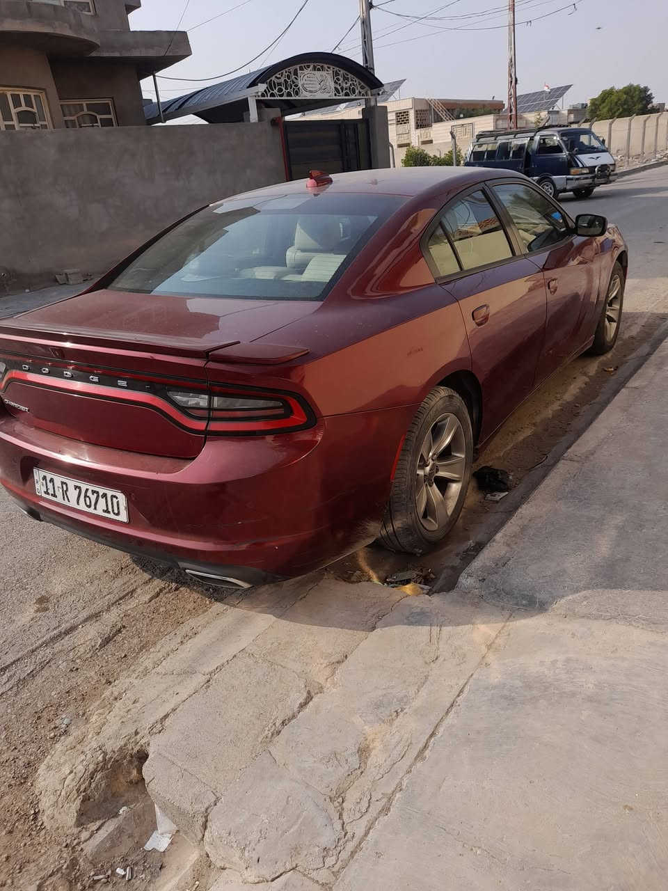 السلام عليكم
دودج جارجر فئه sxt بدون فتحه موديل 2018 مكينه 3600 
تبريد قطعتين أمامي خلفي 
بصمه ترحيب وتشغيل عن بعد
منافذ USB + شاشه كبيره
وارد كندي الضرر موضح بالصوره جاملغ فقط بدون ايرباكات السونار موجود ماشي ١٨٠ الف كيلو للإستفسار *********** مكان بغداد
