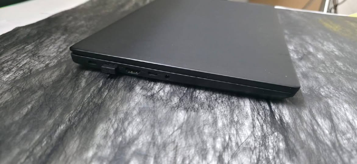 سلام عليكم 
Lenovo k14 gen 1

Cpu r5 5600u
Gpu radeon 4gb
Ram 16 2400mhz
Storage  256 ssd
14" IPS FHD 

مستعمل نظيف بدون ملحقات فقط لابتوب وشاحنة 
تفحص يلا تاخذ وتدلل 
السعر: 435 الف وبي مجال بسيط
المكان: بغداد الكرادة او زيونة
الرقم: *********** - ***********4
