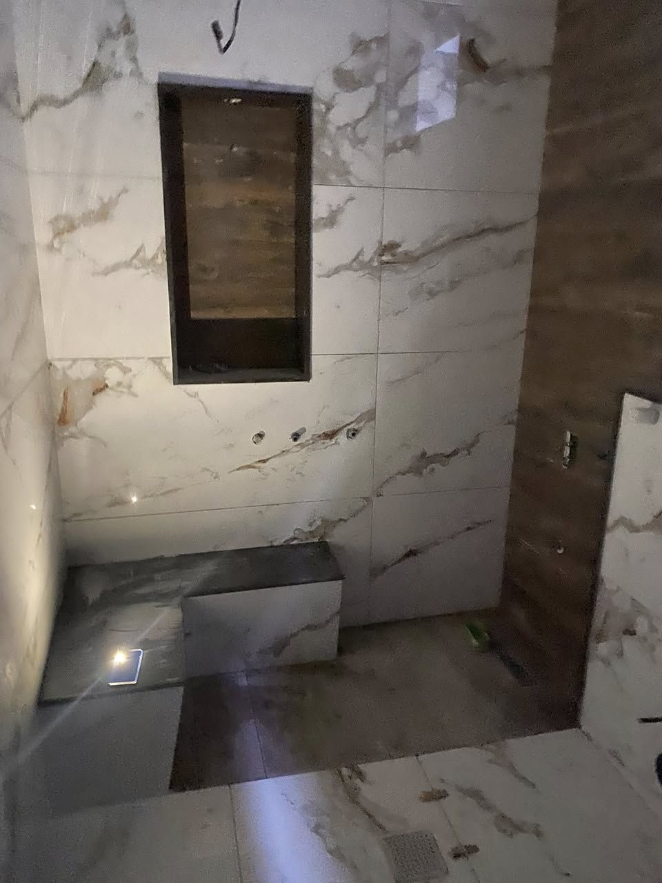 سلام عليكم هذا شغل أرضيات وجداري وكوبنات مرمر ابشرط استلام مهندس اخوكم محمد منل موصل
***********
***********
