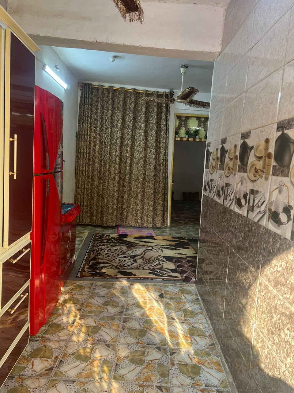 بيت للبيع (125 متر) - طابقين 🏠
المساحة: 125 متر.
البناء: طابقين، نظيف وجاهز للسكن.
ملاحظة: البيع للبيت فقط (بدون الأغراض والأثاث).
السعر: 35 مليون (وبيه مجال).
📍 العنوان: [الشعلة قرب ساحة باسم]
📞 للتواصل: [***********]
