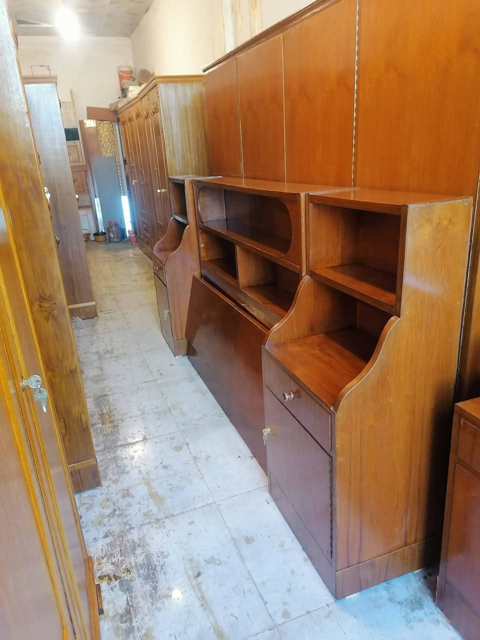 غرفه ٤ باب شغل توصيه صاج 5ملم شغل توكمه درجة أولى حيل نظيفه جدا جدا معرض ابو حسن حي السكر مقابل ساحه غاز السكر ت *********** مستعدون لشراء غرف النوم والكناتير المستخدم
