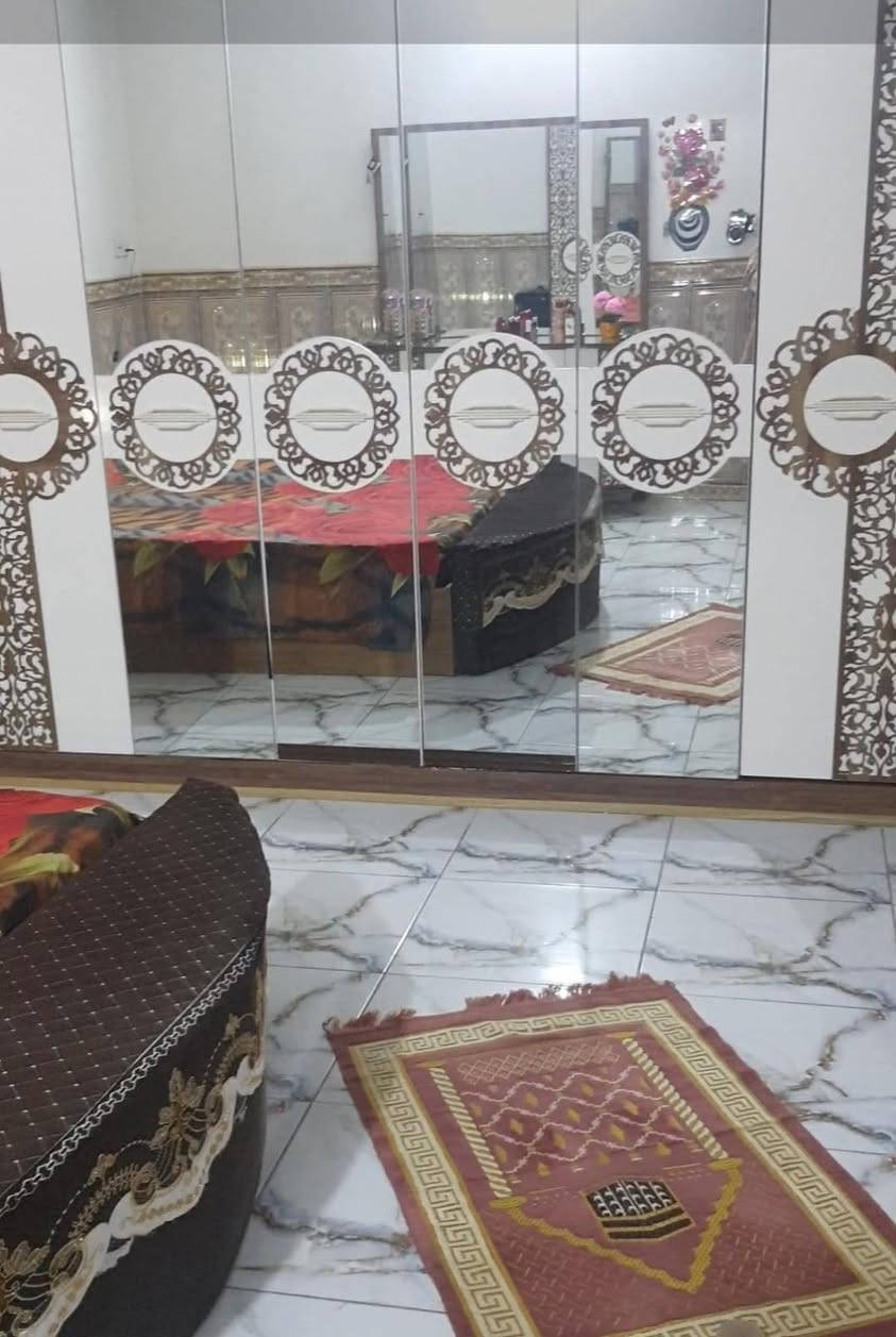 غرفه تركيه السعر 250 المكان شارع الاسواق المركزيه الشعب ***********
