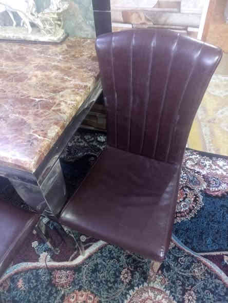 ميز طعام ستيل مرمر ثقيل مع كراسي عدد 5 جديد السعر 450 وبي مجال العنوان حله بكرلي للتواصل على الرقم ***********
