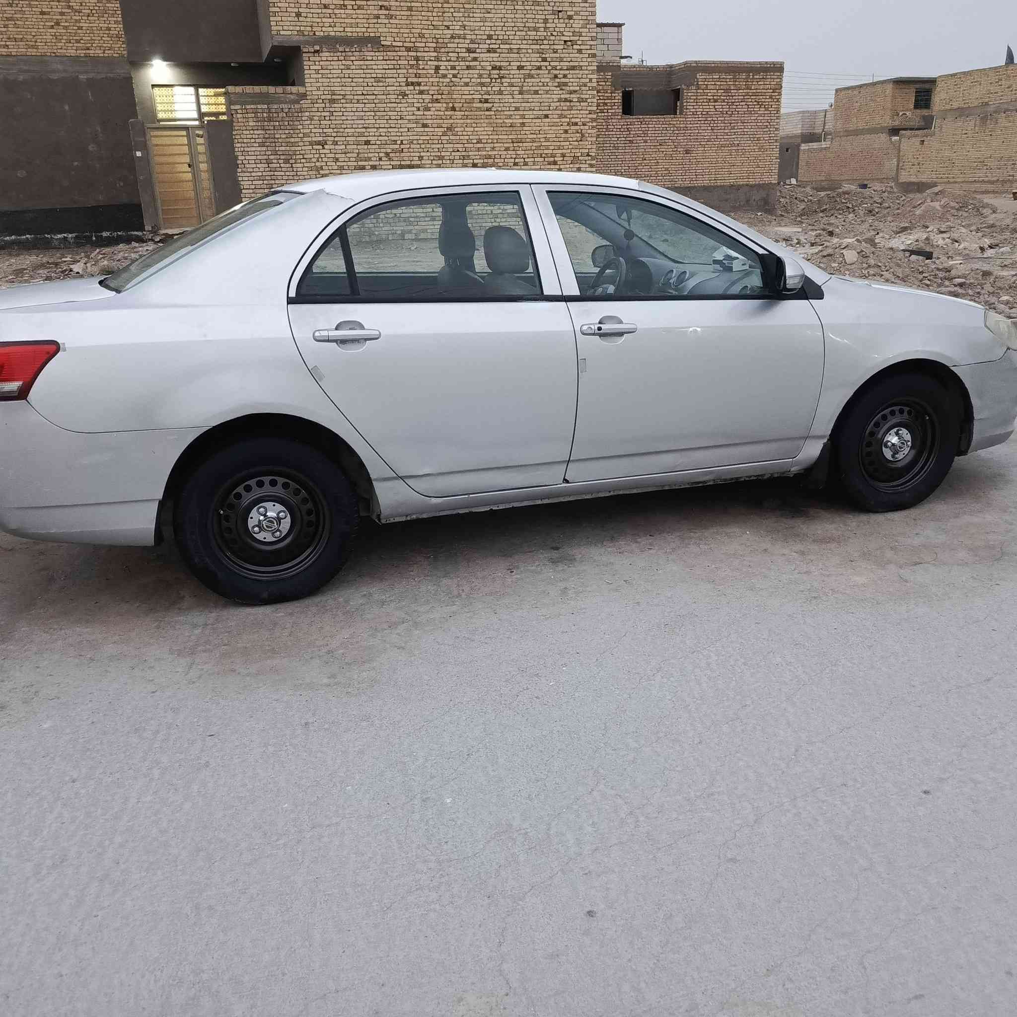 بيوايدي مديل 13
مكينه بلاد ياباني گير عادي خير من الله 
سياره جاهزه مكفوله من العيب الشرعي 
بيها هلالات بلحزام ومعمريهن 
تبريد شغال 
سياره مال جناي ما تعب 
مداور ثاني يوم السياره بسمي 
كهربائيات كلها شغاله  
حداديه 60/100 
مكان السياره ناصريه مركز 
السعر 50وبيها مجال 
***********
