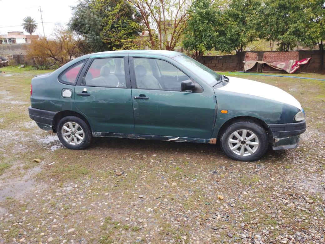 السلام عليكم لبيع سياره فيات موديل 1994 سنويه عضم عاج تريد وكاله تريد تحويل كهربائيات كلها شغاله باتري جديد تواير جدد دوشمه جديد تدفئه شغاله غطرت خياس ما بيها سياره وضع شركه كير بل شرط والمحرك بي بدايه صرف
وترهم مراوس حسب القناعه السعر 14  الاستفسار الاتصال 
 على الرقم ***********
