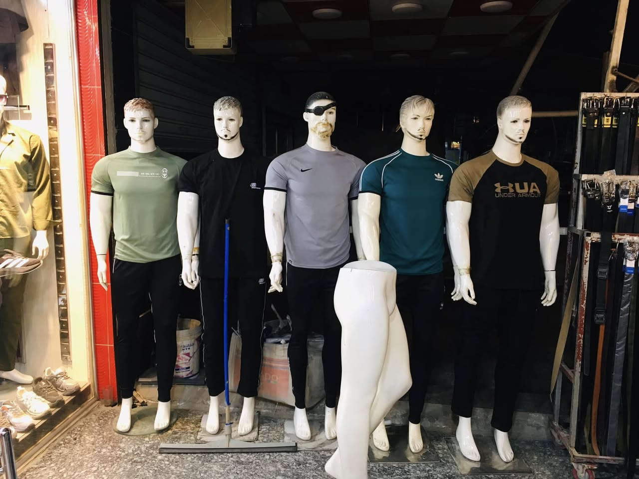 سلام عليكم عندي ملكنات كاملة و صدر و رجل هوية البيع البيع هذا ***********
