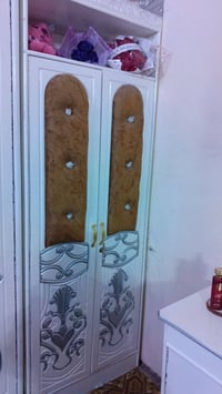 غرفة صاج عراقي بلون ابيض  متكونة من 8قطع  فقط تاج الميز ابو لمراية مكس...