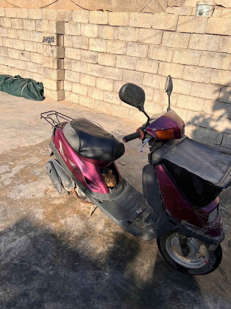 للبيع موطور يماها جديد بس كفرات يوليش يرجع بلاد محرك لوك شغل وتطلع 280بي مجال ***********
