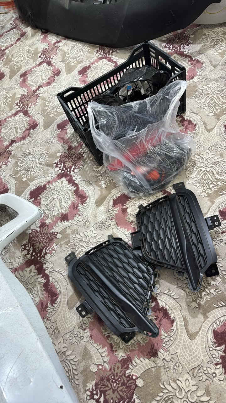 غراض جيب لاريدو 25 ابيعه كلهن شلع دعامية خلفية هي وحساسات ورادارها والفسفورا جه اليمين دعامية امامية بدون رادار وبكة امامي فسفورا جه اليمين فقط برده  بيه كسور لايت مكسر البدي مالته لداته ومحولة شغالة بك لايت بيكسر بالجامه الشفاف
*********** قفلهن 750مكانه البصرة
