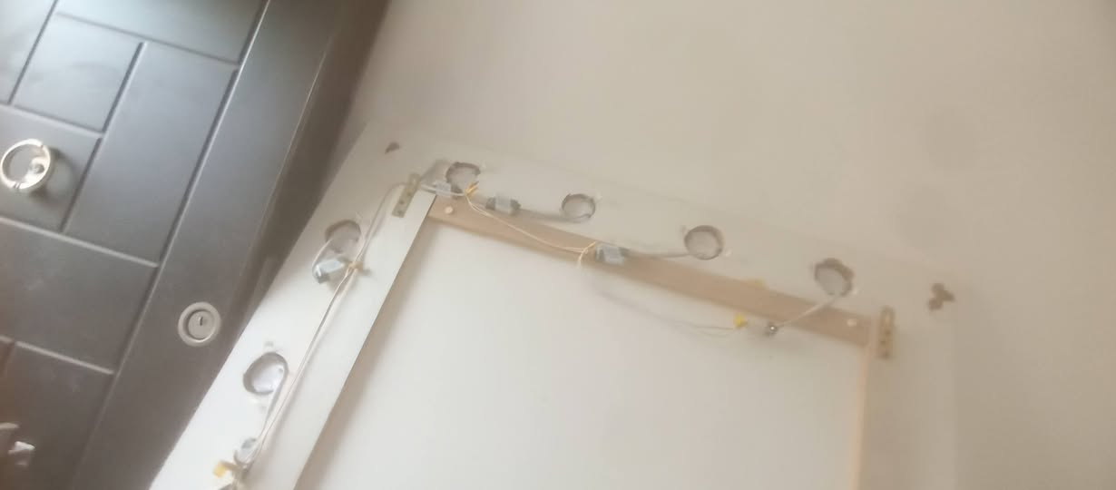 مرايا البيع قياس ٢٠٠*130عدد ثنين سعر اوحده ٨٠ وبي ***********
