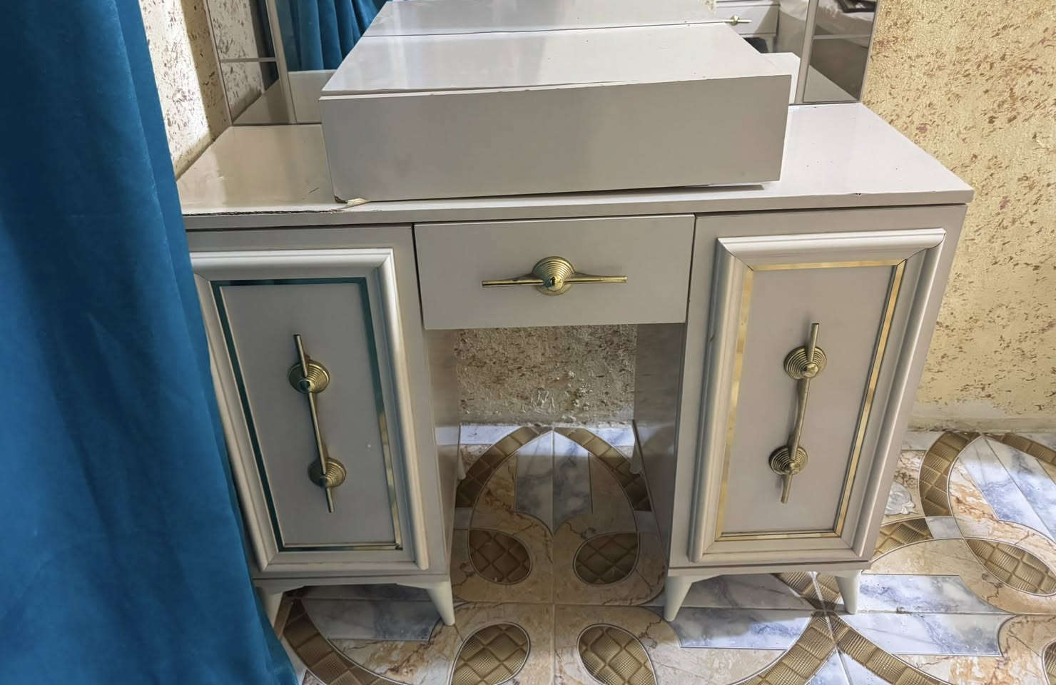 السلام عليكم 
غرفة تركية للبيع السعر ٦٠٠


**إذا كنت صاحب هذا الإعلان وتريد حذفه لأي سبب، رجاءا أرسل رسالة إلى الدعم الفني**