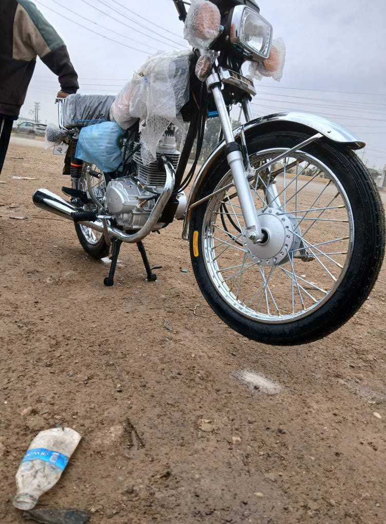 سلام عليكم 
نامه موديل 2027
دراجه بعدها زيرو ماصار بشهر من نزلتها 
دراجه بعدها زيرو جبتها سحكتها وبقت بل بيت مجودره اوراقها كامله كل نقص مابيها 
نضافتها 100%
عنواني ديالى بعقوبه حي المعلمين 
***********
سعرها 690 وبيها مجال
