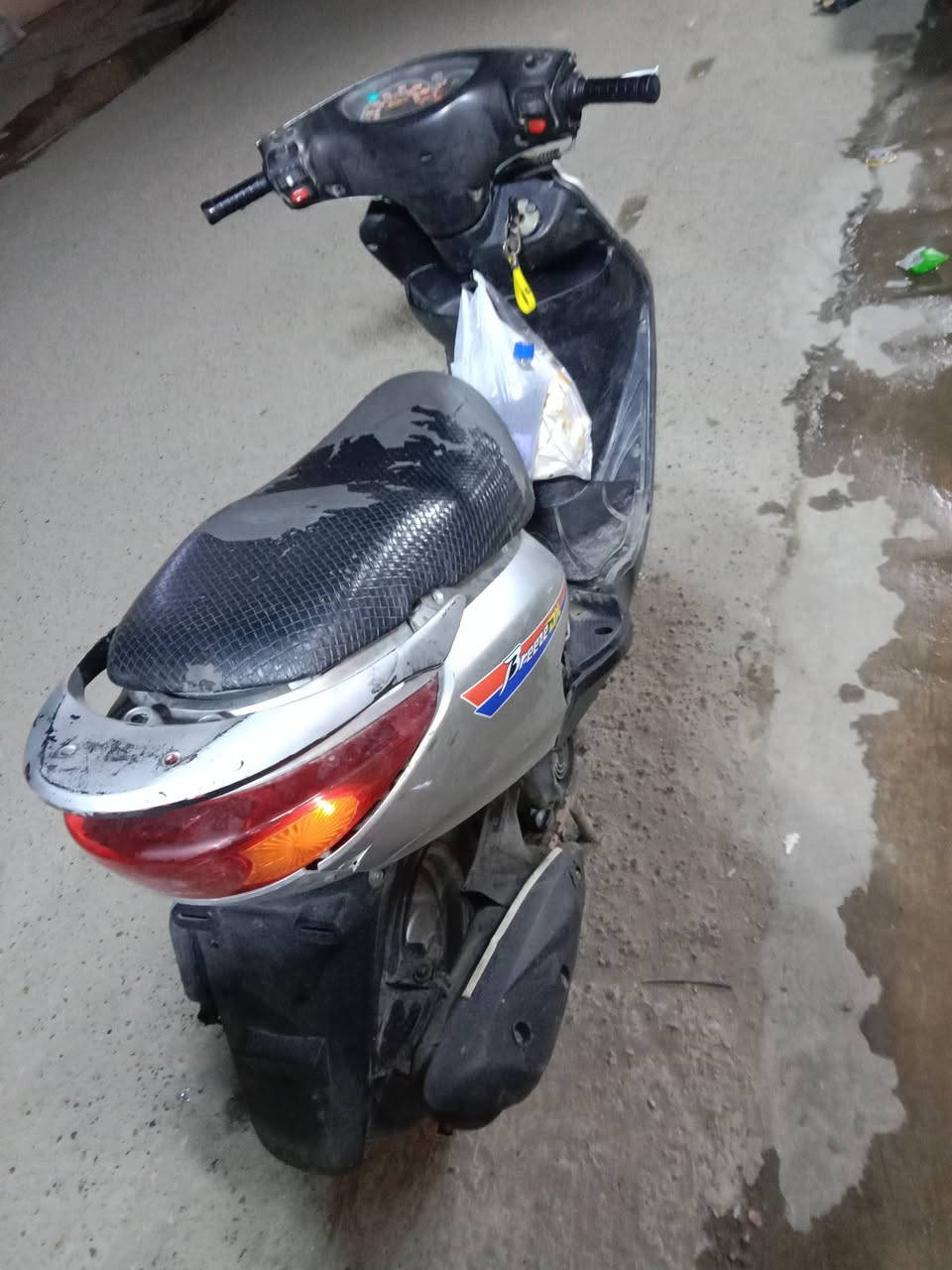 سلام عليكم دراجه بريز شغالة مكينه ناعمه كهربائيات شغالة كامله سلف هندر شغالة ستان  صفحه ستان تعليك دراجه حلوه سعر 425 مكاني بغداد البلديات ***********
