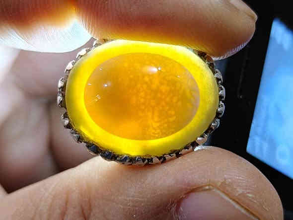 جزع يماني بقري طبيعي بذمه خامه ملكيه وشفاف بصياغه مميزه السعر 65  الف للطلب *********** بغداد
