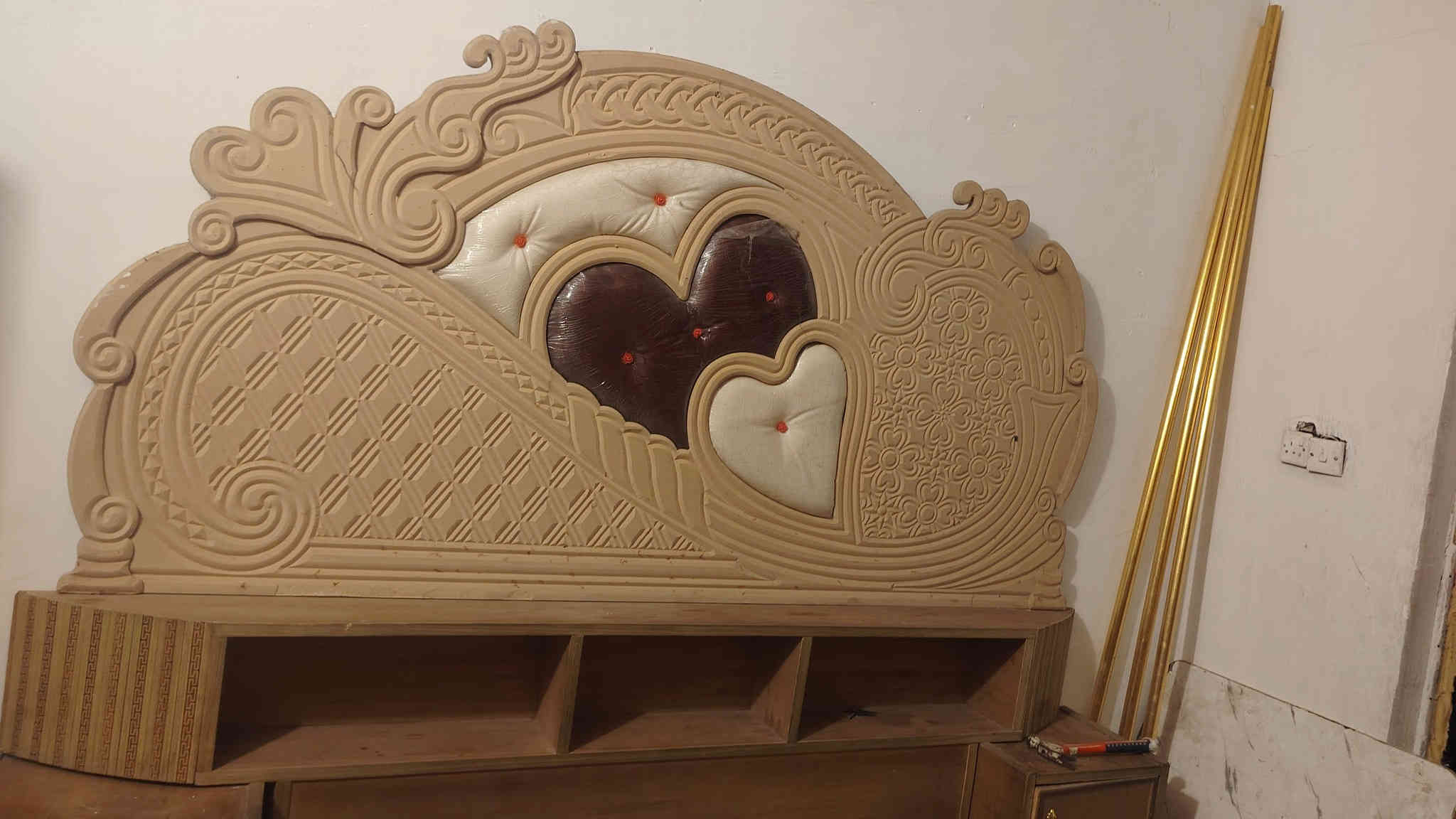 سلام عليكم ورحمة الله وبركاته 
اخواني خواتي 
غرفت نوم جديد عوزهة فقط صبغ 
مثل ما جاي شوف بعينك♥                 سعر750بيهة مجال 
            عنواني جسر ديالى القديم 
رقمي***********
