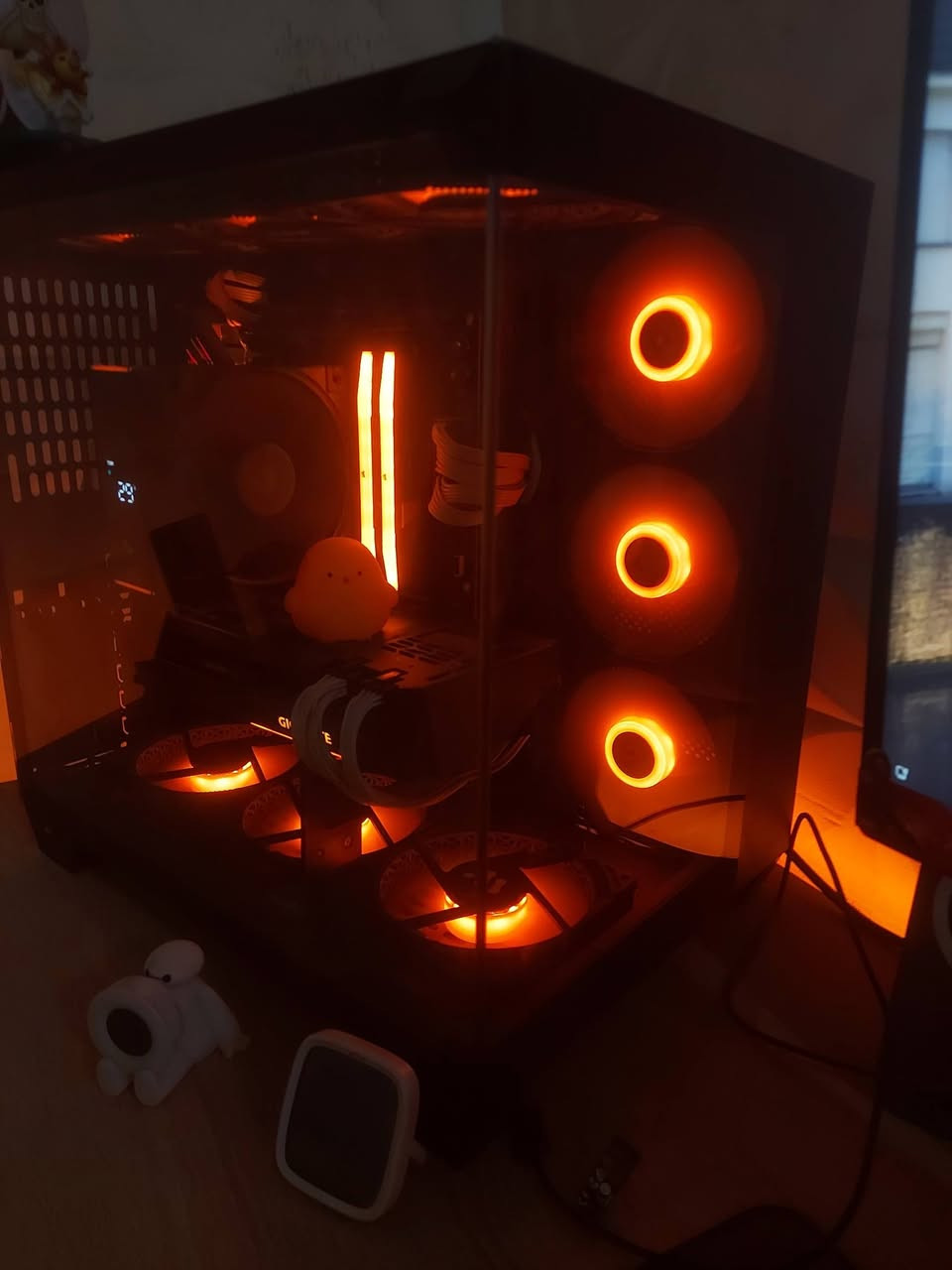 تجميعة للالعاب والمونتاج
والسعر مال واحد مستعجل عالبيع والسعر قفل لان شلون ما تحسبها هي رخيصة 

الكيس
Cpu:- I5 12400f 
M.b:-Asrock Z690 pg velocita ddr5 pcie 5 
Cooler:-deep cool Ak400 Digital 
Gpu:- Gigabyte 3080ti 3fan rgb 
Ram :- Corsaier vengenc 32 gb 5600mts rgb
Psu:-segotep 850 plus gold full moduler pcie 5 atx 3.1  
Ssd:- samsung 240 gb for system 
Ssd:- 2tb for games 
Case:-fishtank 9fan rgb 

سعر الكيس مليون و٧٥٠ الف 

الاكسسوارات 
١:- كيبورد ميكانيكي fnatic streak mini cherry mx switch واحد من اسرع سويتجات الجيمنج 

٢:- ماوس fnatic bolt wireless 

٣:- سبيكرات ماركة لوجتك 

٤:- جويستكات ثنين وايرلس وحدة ماركة easy smx والثانية ماركة 8bitdo

سعر الاكسسوارات ١٥٠ الف


**إذا كنت صاحب هذا الإعلان وتريد حذفه لأي سبب، رجاءا أرسل رسالة إلى الدعم الفني**