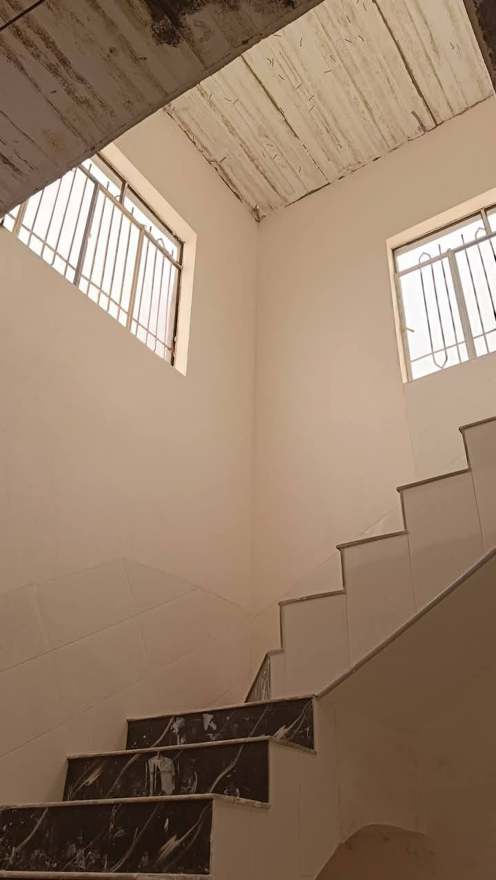 #السلام عليكم كادر لبخ جص من الموصل متفرغ حالياً شغل نظيف واتقان في العمل البيت يطول 3ايام ع الأقل اتصل ع الارقام. ***********/
***********.واتساب 
ومن الله التوفيق
