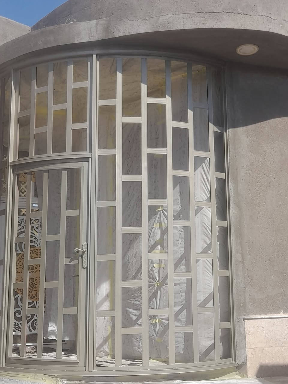 صبغ شبابيك وبيبان صبغ داخلي خارجي متفرغ حالين شرط لعمل والنضافه ***********
