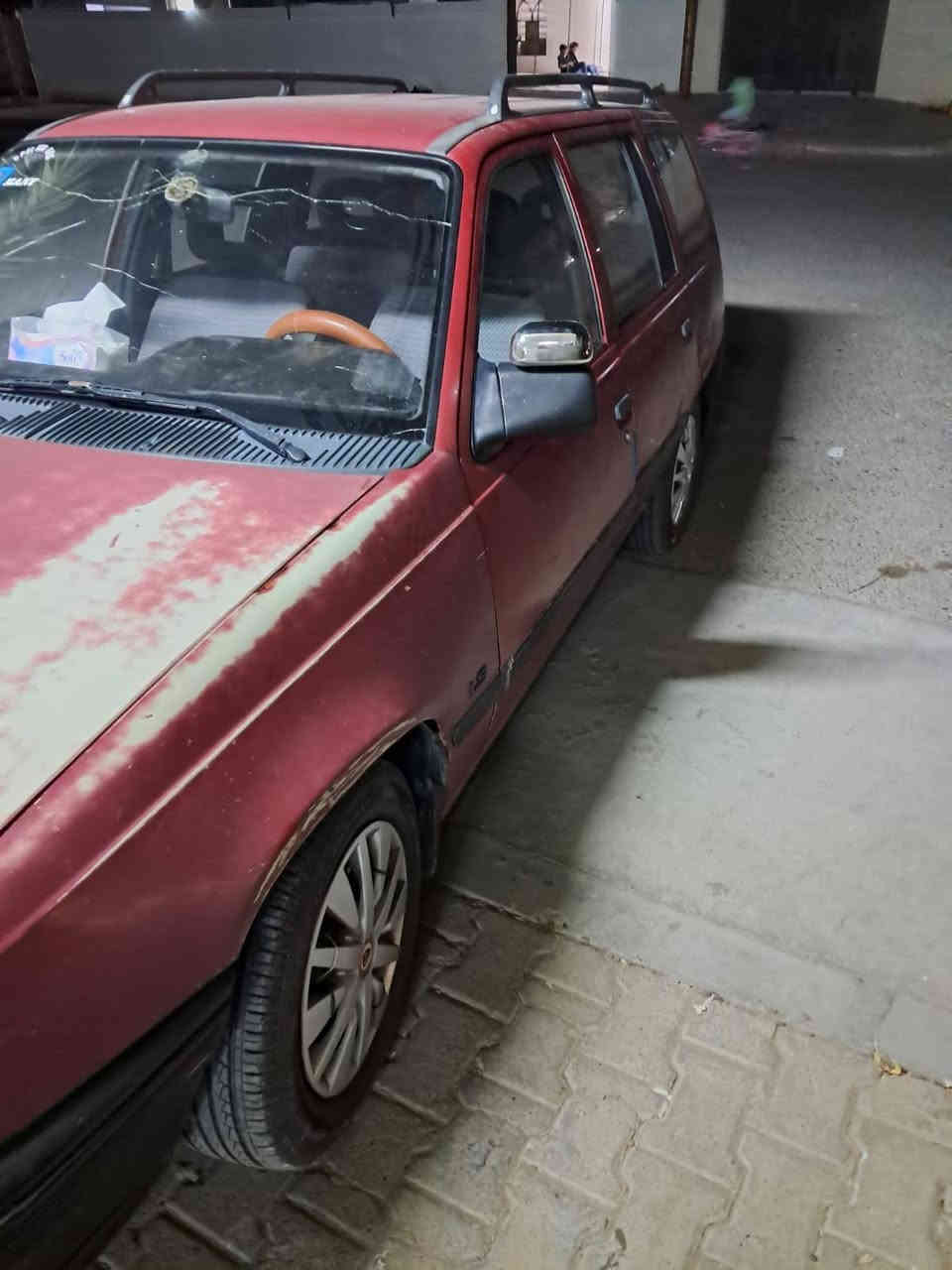 السلام عليكم/ اوبل كاديت ستيشن موديل 1990 محرك  1600 دوش كير ومحرك جديد كهربائيات كلها شغاله لون ماروني غرفتها خير من الله تخم تاير جديد سياره على وضع الشركه بدون صبغ شواصي وبجم كله نضيف سنويه 2030 ارقام جديده مكان السياره الرمادي الصوفيه 
السعر $24 ومجال بسيط
رقم الهاتف/‏ ‏‪0782 386 7677‬‏
