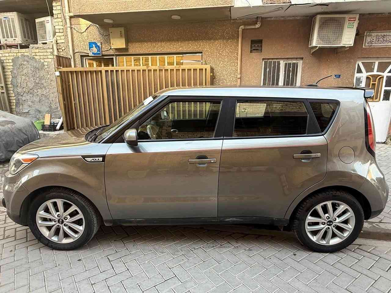 سلام عليكم كيا صول وراد امريكي 2018
محرك 2000 GDI المرغوب مواصفاته معروفه ثلالث انظمة قياده تبريد ثلج سستم صوت كير و مكينه خير من الله باسمي رقم بغداد الانكليزي ماشيه 46 الف ميل حقيقي قابله للزياده السياره وارد امريكي صور الحادث بالصور حادثها خفيف ما طاك بيها ايرباك بنيد و دعاميه وبالعراق بيها الباب الخلفي بنهايته ومن جوه الجاملغ وموضحه بالصور صبغ الباب مامطابق السياره خير من الله رايدها ب120ورقه وبيها مجال بسيط رقمي ***********
