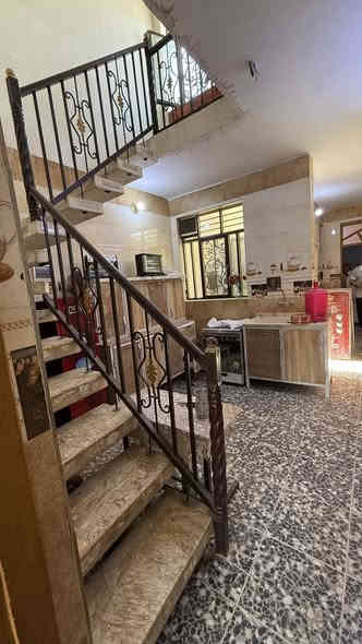 سلام عليكم
دار للبيع المساحه 75 متر 
طابو ملك صرف سكني ✅

يحتوي على 
استقبال 
و2 غرف نوم 
ومطبخ حولي 
مع صحيات داخليه وخارجيه 

الموقع بغداد الانتصار مقابيل مستشفى حماد شهاب 
معلومات اكثر 📞📞
***********
