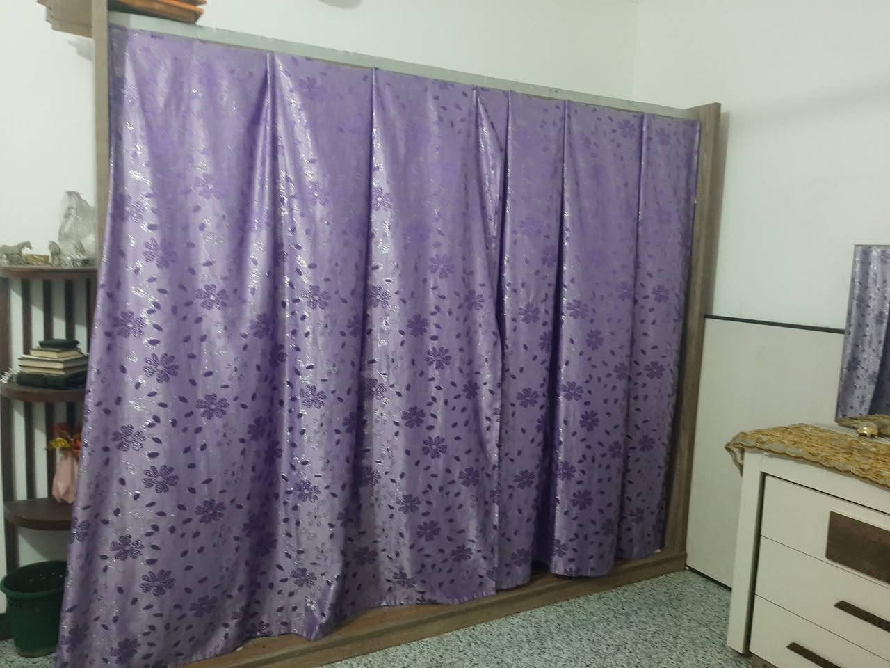 السلام عليكم متوفر  غرفه مستعمله 
باب الكنتور موجوده سلايت 
سعرها 200 الف و بيها مجال
بغداد/الشعب للاستفسار ***********

