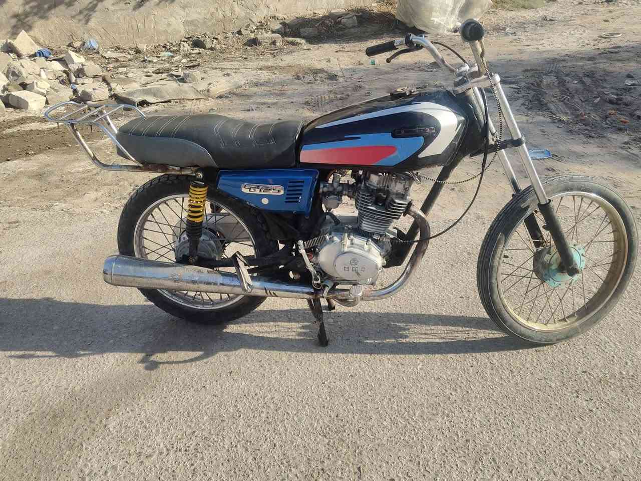 السلام عليكم شباب دراجه ادوات للبيع محرك مفتوح بيها سبرك خارجي مكان قضاة المدينه سعر 300بيها مجال لشراي ***********
