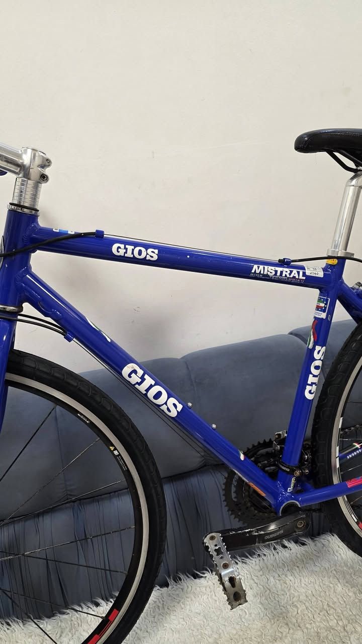 السلام عليكم
🔴 دراجة Gios Mistral الأيطالية
تفاصيل الدراجة🔥 
اللون/ لون الشركة الشهير Gios blue الازرق المميز
القياس/ 48 M للاطوال من 165-180 cm
نوع الاطارات والحجم / KENDA KWEST 700×40 تتحمل الاوزان العالية والطرق الغير ممهدة
مع ويل Shimano R500 مع لمسات R500 مميزة
السرعات / 24 سرعة مكونة من Shimano Altus 8 speed والنقال Tourney 
بدالات شاشة 
الفرامل / Shimano V-BRAKE
الدراجة مختمة وكلها قطعة وحدة وقطعة تخبل
النظافة 90% فقط بعض الخدوش بسبب النقل
وغير مستخدمة داخل العراق
   
السعر 240 الف وبيها مجال 😊
العنوان بغداد- مجمع بسماية 
للاستفسار خاص او على الارقام واتساب
***********

