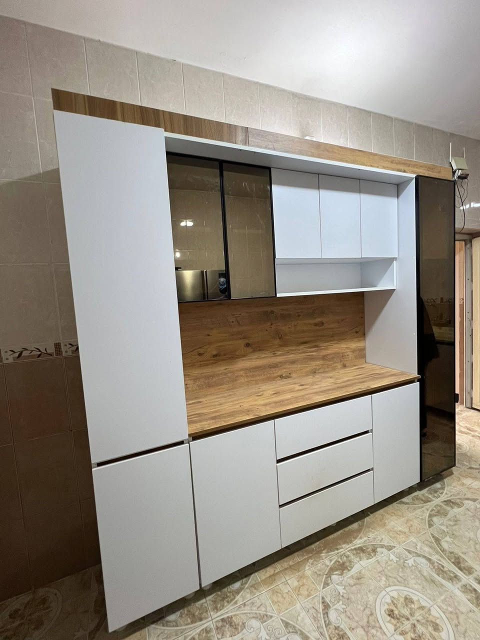 مو كل مطبخ ينشاف… بعض المطابخ تنحس.
أول ما تدخل للمكان، تحس بهدوء… بتوازن… بكل شي بمكانه
هذا مو حظ… هذا شغل مدروس من أول فكرة لآخر لمسة.
بـ نوبيليا، نشتغل على مشروعك وكأنه مشروع العمر.
مو لأنك مجرد زبون… بس لأنك تستاهل مطبخ يحچي عنك.
📩 دز رسالة هسه، وخلي أول خطوة تكون باختيار الصح. مراسله الصفحه او واتساب

***********
