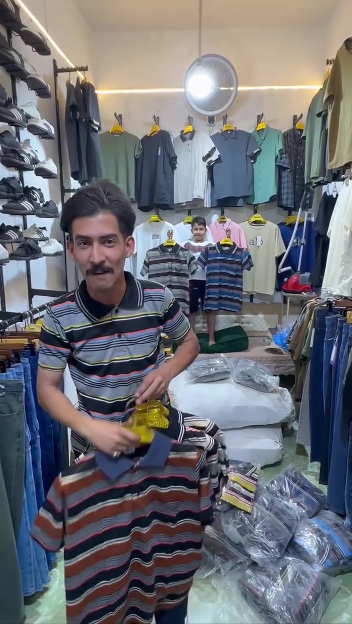 العزيزية شارع الخليج 
مقابل مرطبات المانجو 
ازياء الزعيم 
3ب5
***********
